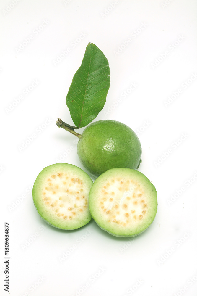 Obraz premium Fresh Guava on white background,Close up