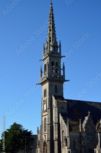 Torre de la iglesia de Saint-Nic, Finisterre, Bretaña, Francia