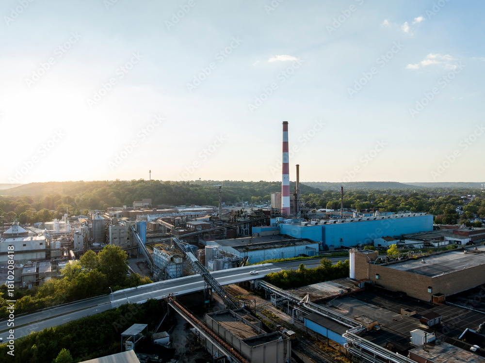 Obraz premium Aerial of Closed & Abandoned Paper Mill at Late Evening / Sunset - Chillicothe, Ohio