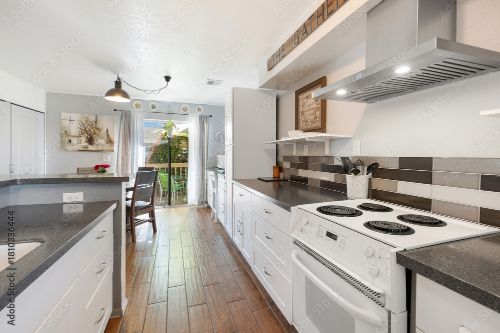 Fototapeta premium Prescott, Arizona - aug 13 2024: a white kitchen