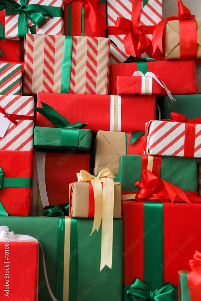 Obraz premium Texture of different many Christmas gift boxes as background, closeup