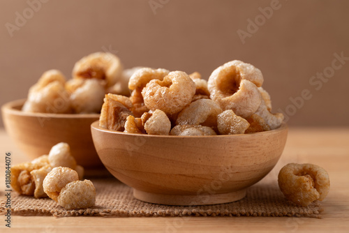 Billede på lærred Pork rind in a wooden bowl, Northern Thai food