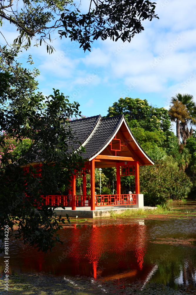Obraz premium chinese pavilion in the park japanese