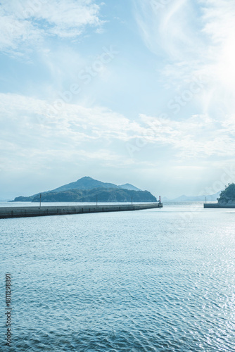 島の海