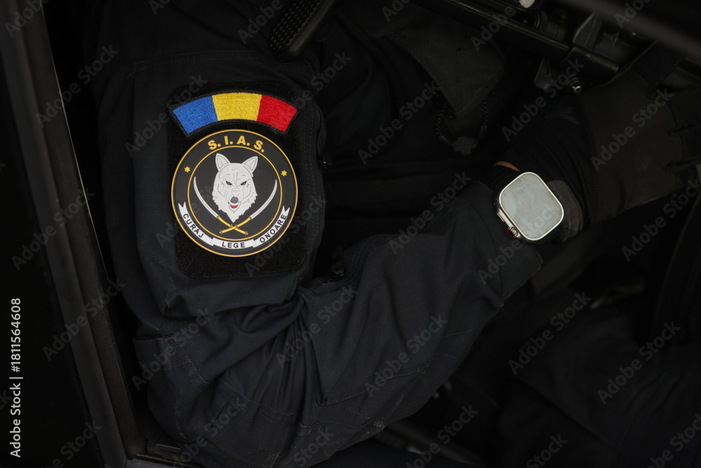 Obraz premium Romanian Police Special Forces (SIAS) officers during a mission.