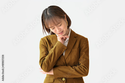 考えるビジネスウーマン