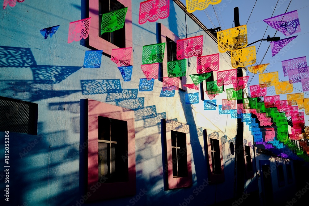 Obraz premium Papel Picado Shadows on Blue Wall in Jalatlaco (Oaxaca de Juarez, Mexico)