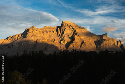 Cuadro en lienzo Sunset and Shadows Over the Mountains Near Jasper and Banff, Alberta, Canada