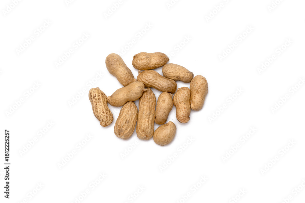 Obraz premium Dried whole peanut pods scattered on white background