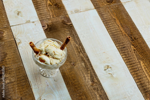 Coppa di gelato vista dall'alto 