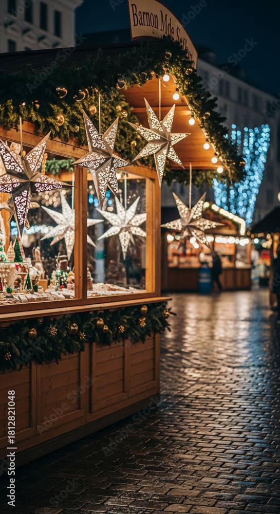 Obraz premium Illuminated wooden stall decorated with pine garland and hanging star ornaments, representing a festive holiday market scene, perfect for Christmas concepts