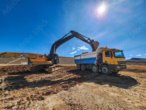 Quadro su tela Construction machinery in the process of loading and transporting materials