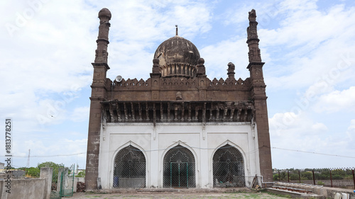 Cuadro en lienzo India, Karnataka, Vijayapura, Adil Shahi Mausoleum (Jahan Begum Tomb) the 16th Century Bahamani Dynasty Monuments