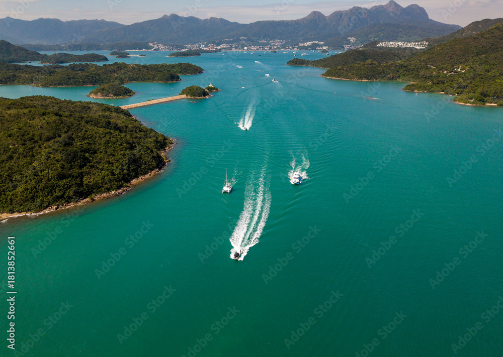 Obraz premium Speedboat at Sai kung
