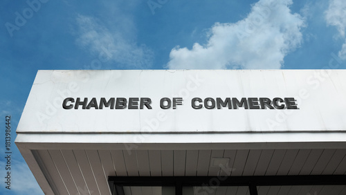 Quadro su tela Chamber of Commerce word sign displayed on a building under a clear blue sky, re