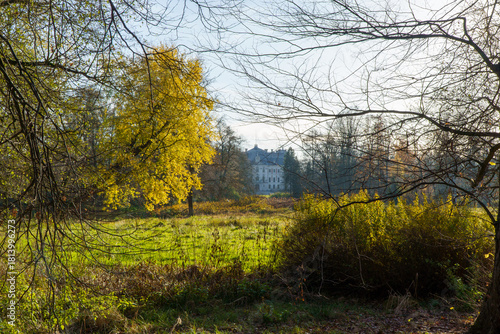 Fototapeta Naklejka Na Ścianę i Meble -  Park Pszczyna ze śląskiego rodu Promnitzów