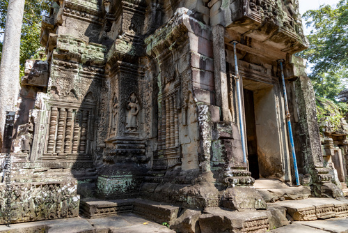 Photos Front facade of Ta Prohm temple with detailed stone carvings