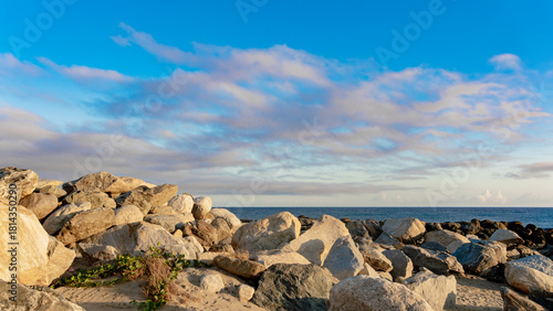 Fototapeta Naklejka Na Ścianę i Meble -  rocks and sea