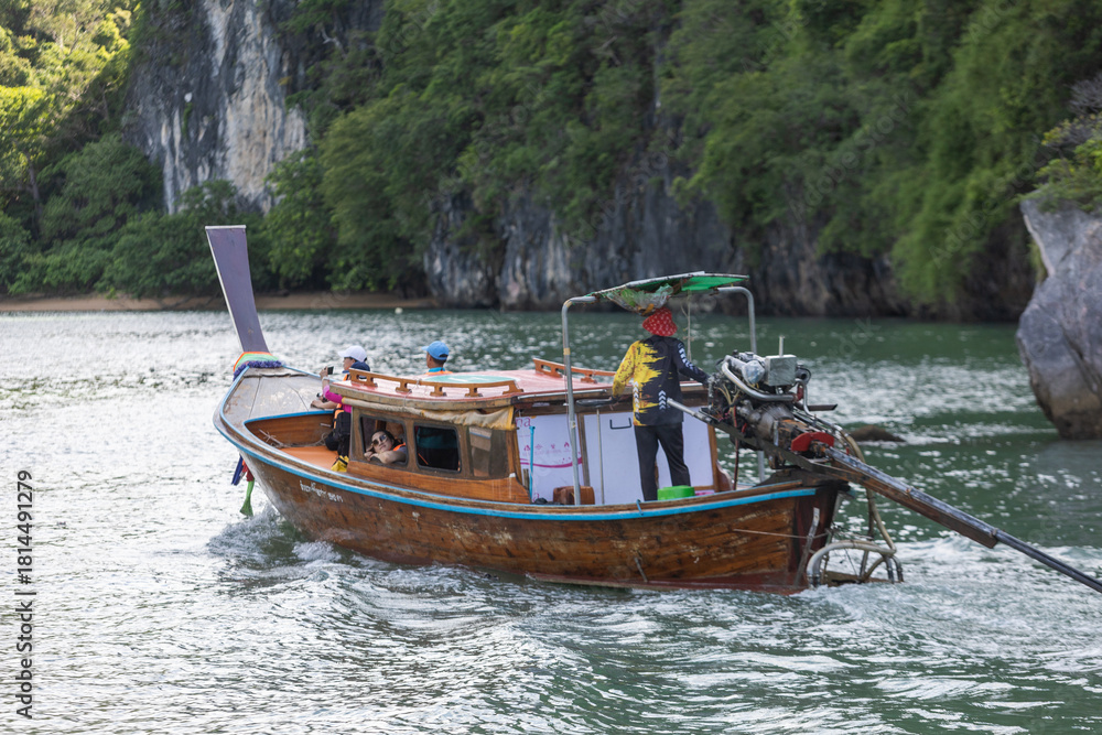 Fototapeta premium Villagers go out to fish