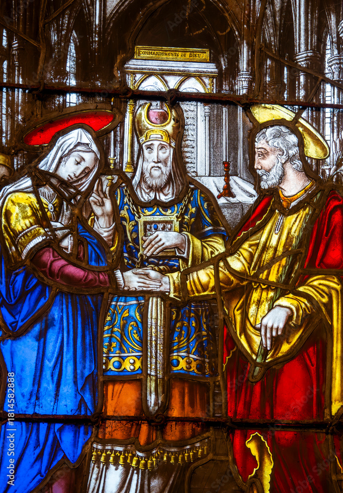 Obraz premium Stained glass (19th century) of Holy family: The wedding of Mary and Joseph.