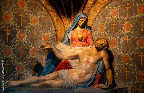 Photos Statue (19th century) of The Pietà