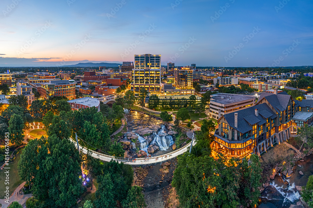 Obraz premium Greenville, South Carolina at Falls Park on Reedy Creek 1615