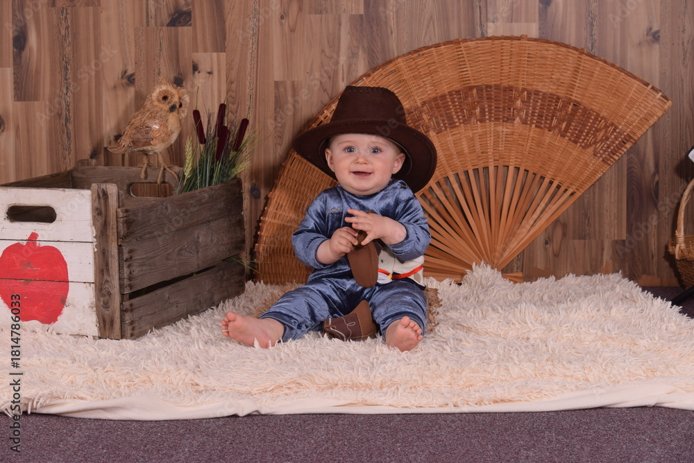 Naklejka premium cute smiling baby cowboy