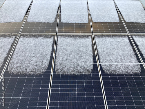 paneles solares cubiertos de nieve energía renovable límpia verde IMG_3595-as25