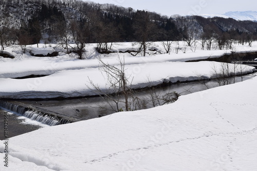 Wallpaper Mural 雪溶け風景 山形県庄内 Torontodigital.ca