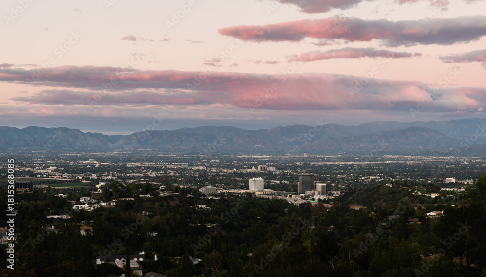 Obraz premium Scenic panoramic San Fernando Valley vista at sunset, Los Angeles, Southern California