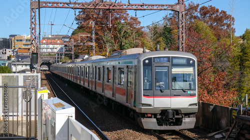 駅に進入する電車