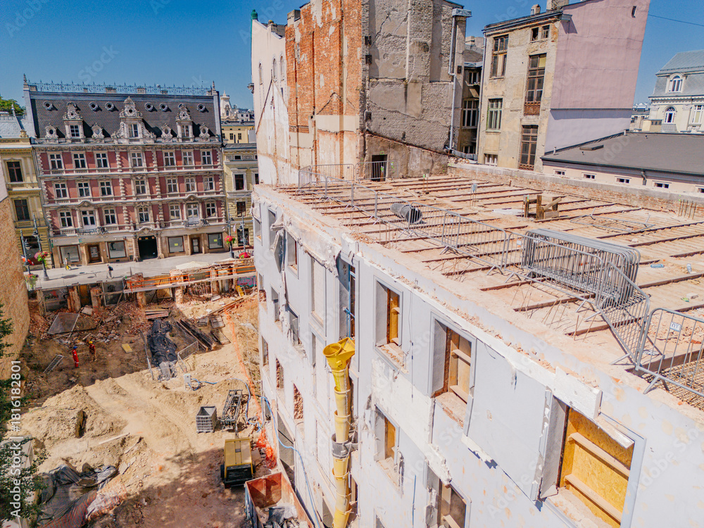 Obraz premium Odbudowa wyburzonej kamienicy