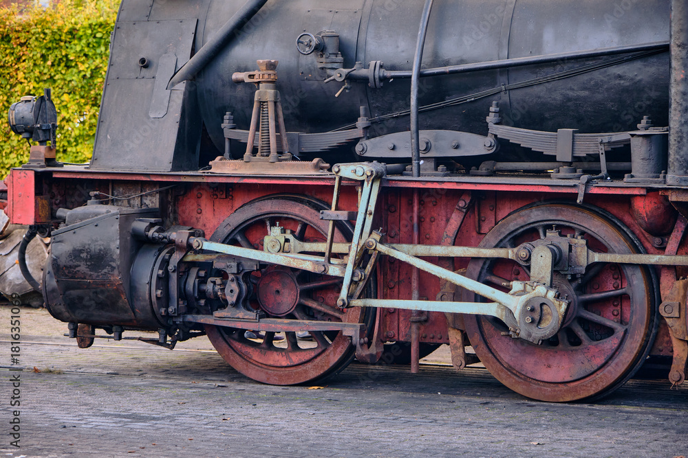 Naklejka premium Steam locomotive wheels and mechanics at heritage railway the Museumbuurtspoorweg Haaksbergen-Boekelo railway museum open day in Haaksbergen Netherlands.