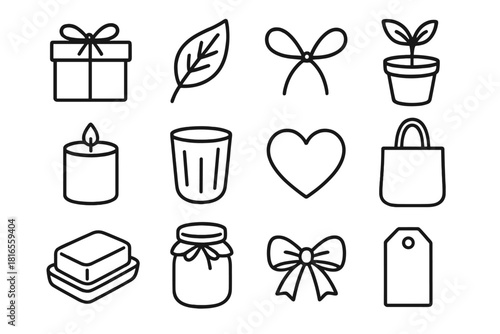 Natural Gift Icons. Natural Gift Options linear icon set. kraft box, leaf, twine bow, plant pot, candle, bamboo cup, heart, tote bag, soap, jar, ribbon, tag