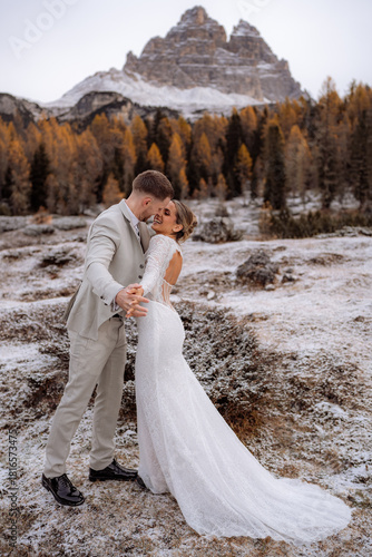 Hochzeitspaar bei den Drei Zinnen