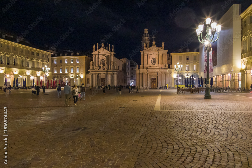 Fototapeta premium Immagini notturne del centro cittadino del capoluogo piemontese