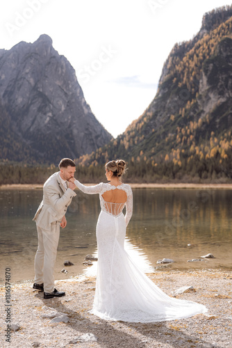 Hochzeitsshooting am Drei Zinnen – Brautpaar, Schleier & Details in den Dolomiten