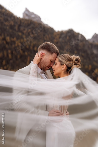 Hochzeitspaar bei den Drei Zinnen