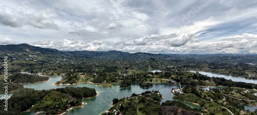 Embalse Peñol-Guatapé, Colombia