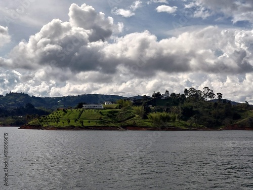 Embalse Peñol-Guatapé, Colombia