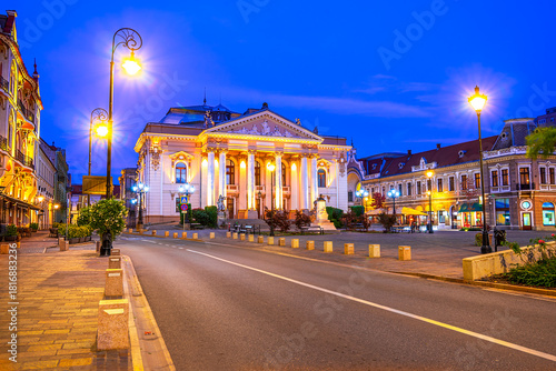 Cuadro en lienzo Oradea, Romania: Night view of Oradea State Theater, a historical building that