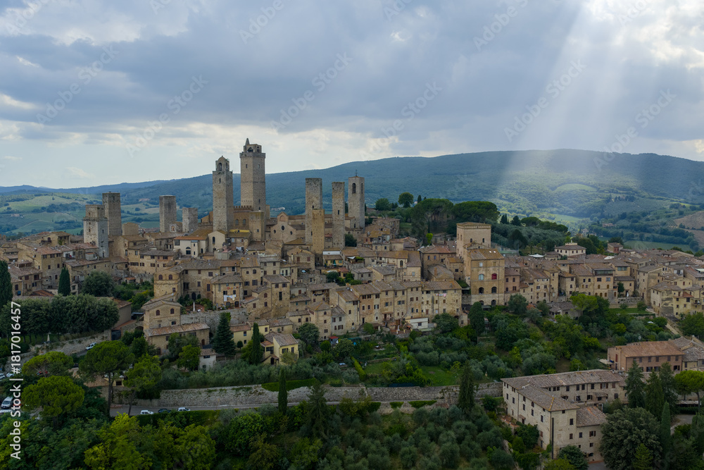 Obraz premium Medieval tower skyline of San Gimignano - San Gimignano, Italy