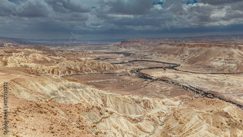 Konstfotografi A scenic landscape captured in the Ein Avdat desert canyon region, showcasing dramatic cliffs, natural rock formations, and the unique textures of the Negev landscape