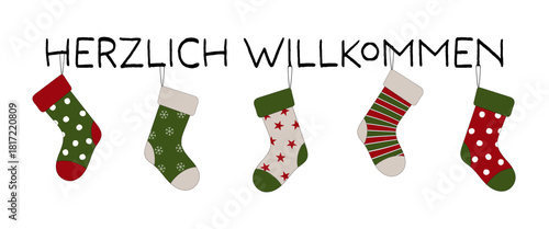 Herzlich Willkommen - Schriftzug in deutscher Sprache. Grußkarte mit bunten Weihnachtsstrümpfen.