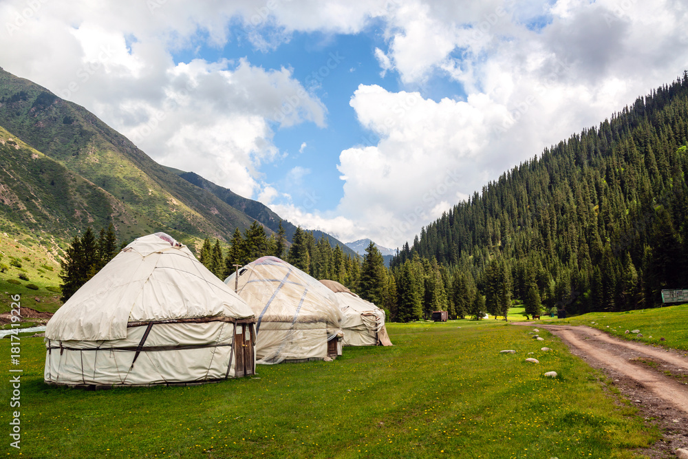 Obraz premium Djeti-Oguz valley Yurt camp summer landscape. Tien Shan mountain ridge, located in the southeast of the Issyk-Kul basin, Kyrgyzstan