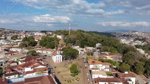 Vista aérea da cidade histórica de Santa Bárbara – MG