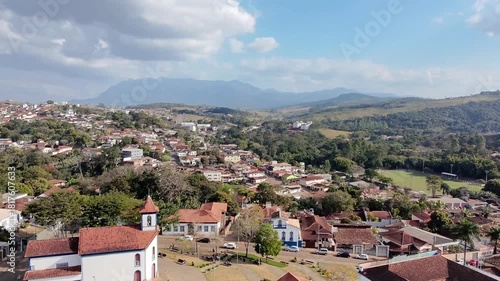 Vista aérea da cidade histórica de Santa Bárbara – MG