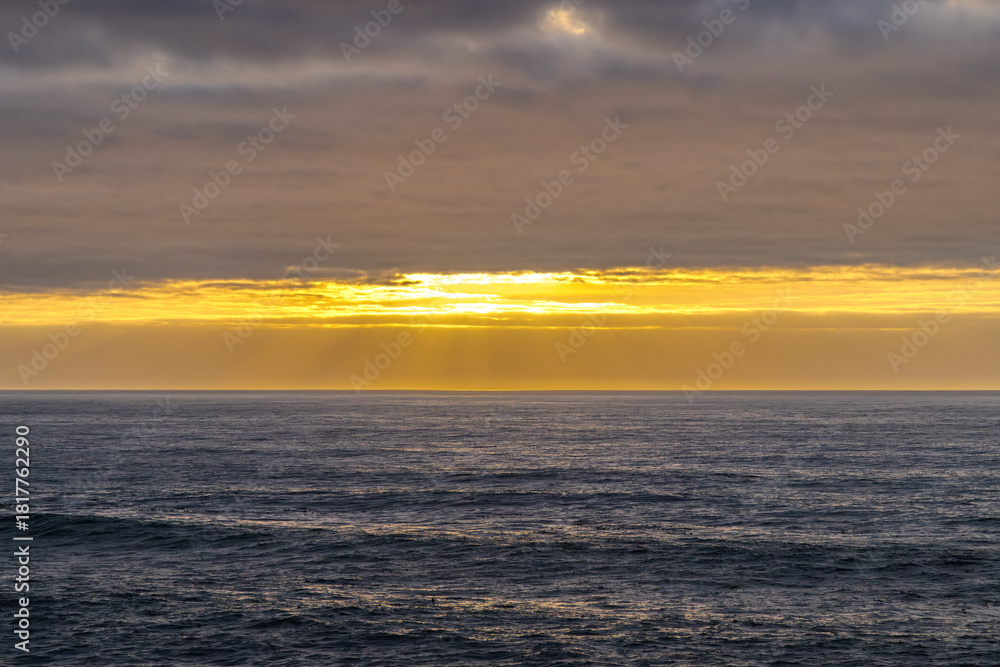 Fototapeta premium sunset over the sea