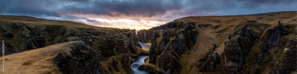 Obraz premium Majestic canyon at sunset with river and dramatic sky in iceland