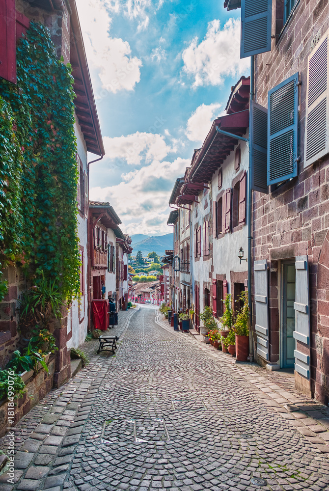 Φωτογραφία Saint-Jean-Pied-de-Port is a French town located in the Pyrénées-Atlantiques department in the Nouvelle-Aquitaine region, in the historical territory of Lower Navarre